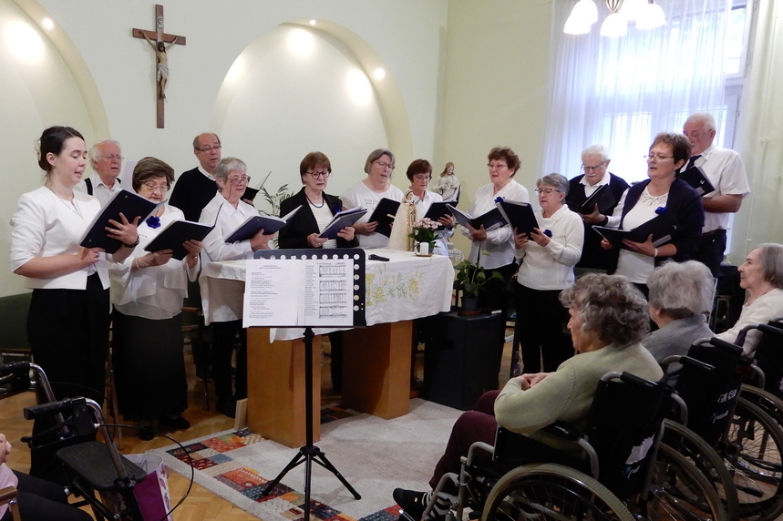 Mária-énekek a Coelestis Regina Kórus előadásában – JSZTIO